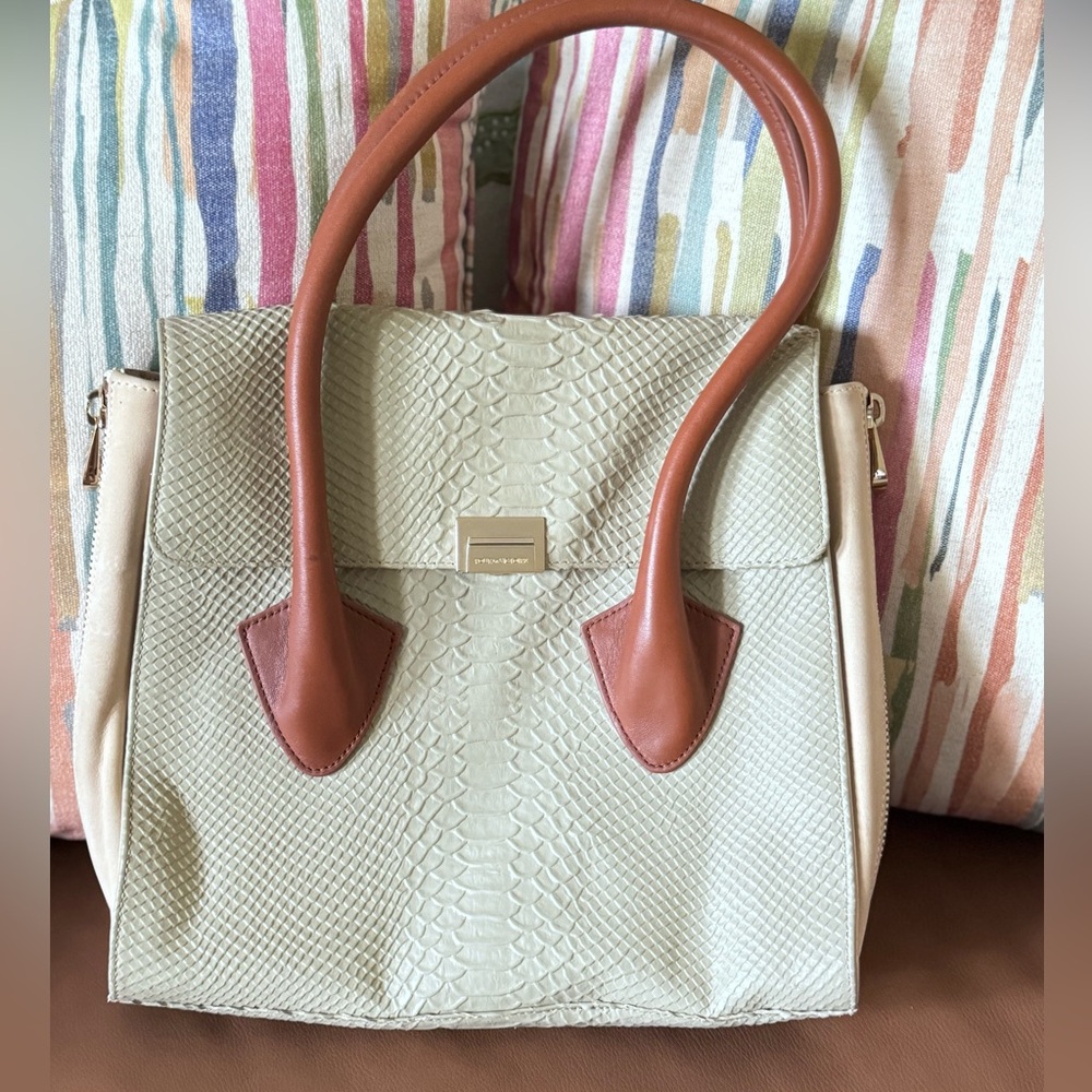Pour La Victoire butler tote
